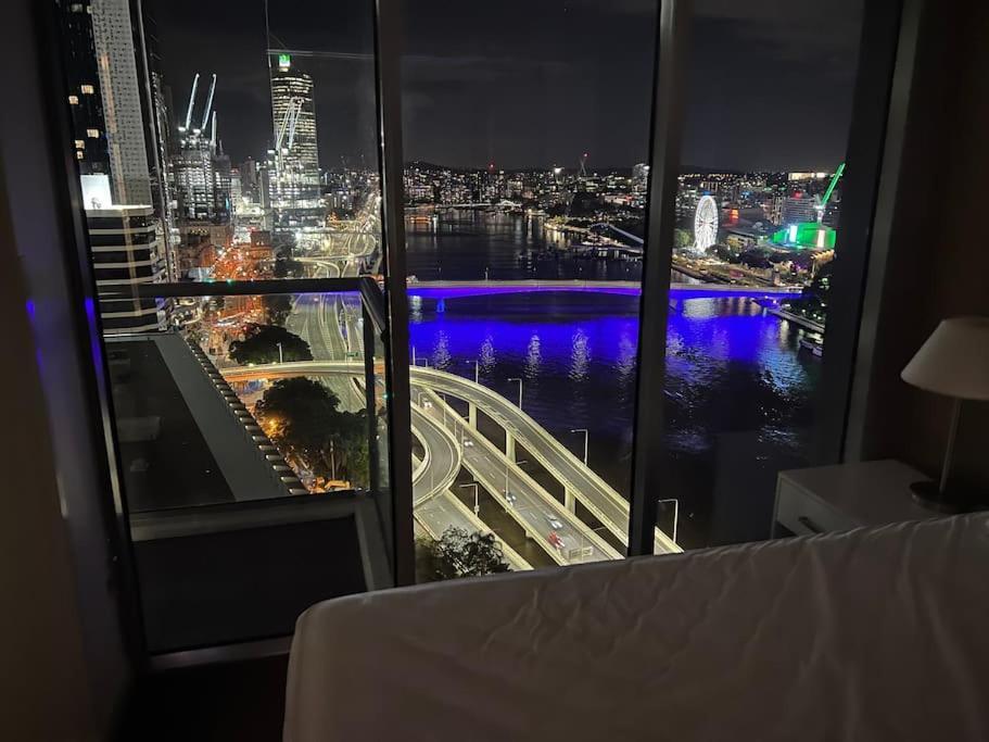 City Living - Brisbane River-View 2 Bedroom Apt Exterior photo